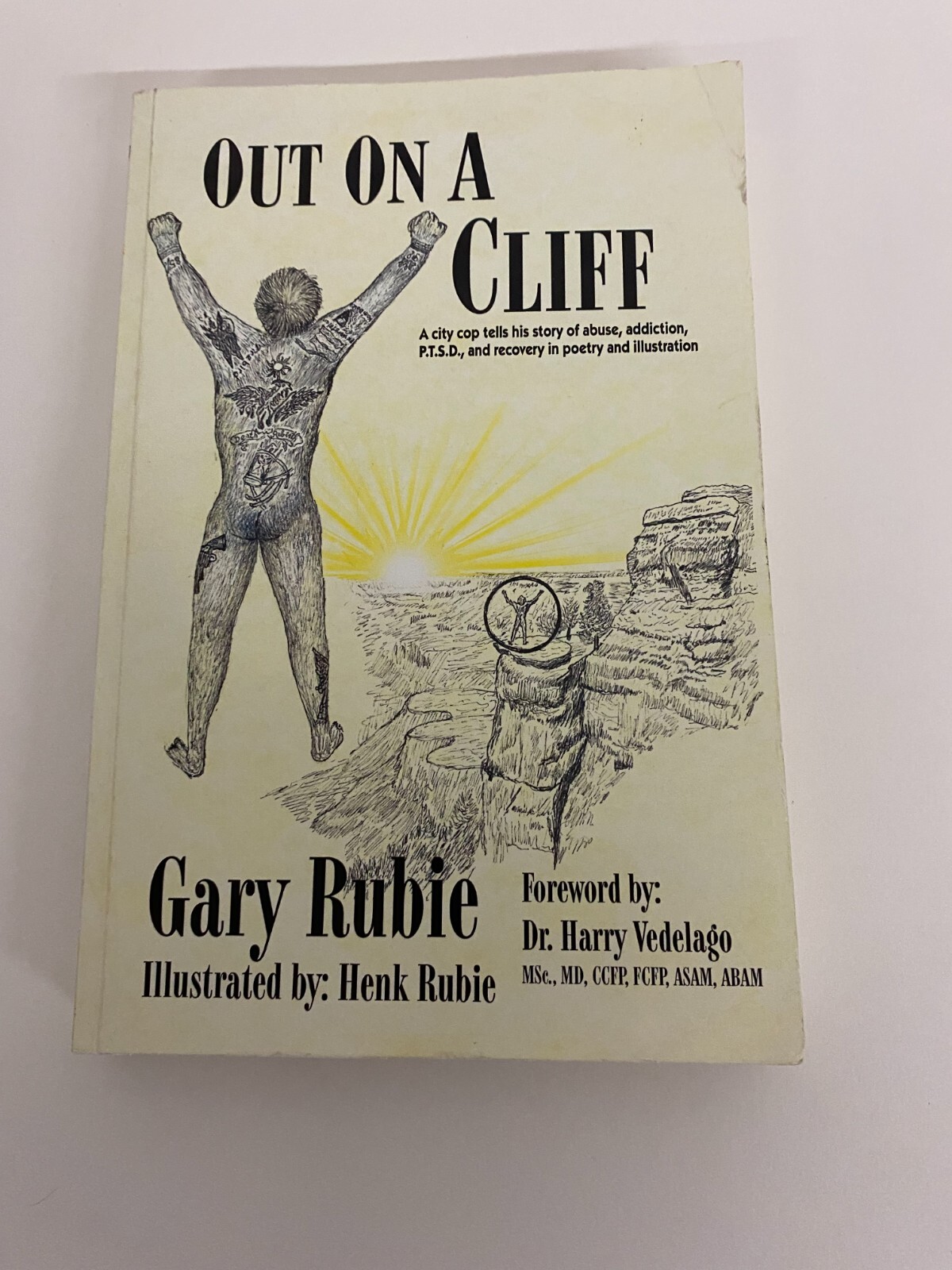 Out on a Cliff Gary Rubie Illustrated Henk Rubie Paperback