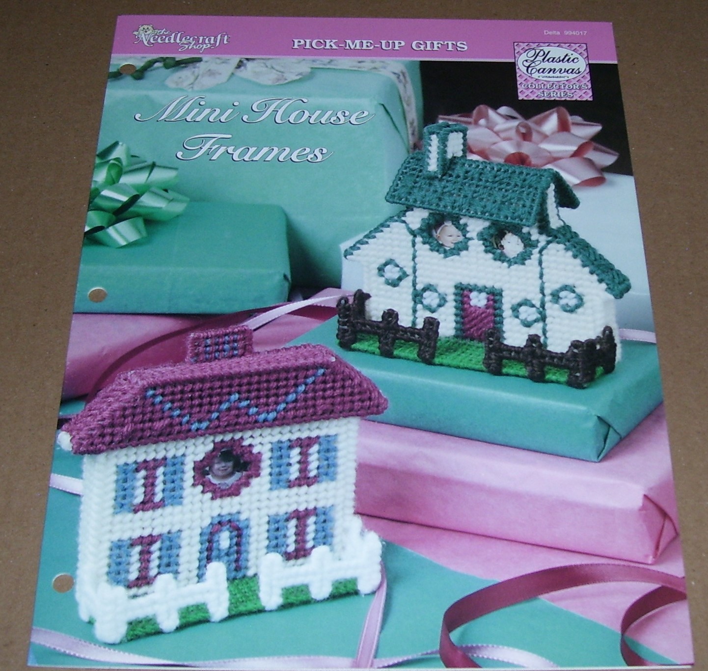 NEEDLECRAFT PLASTIC CANVAS PATTERN LEAFLET 1999 MINI HOUSE FRAMES 994017