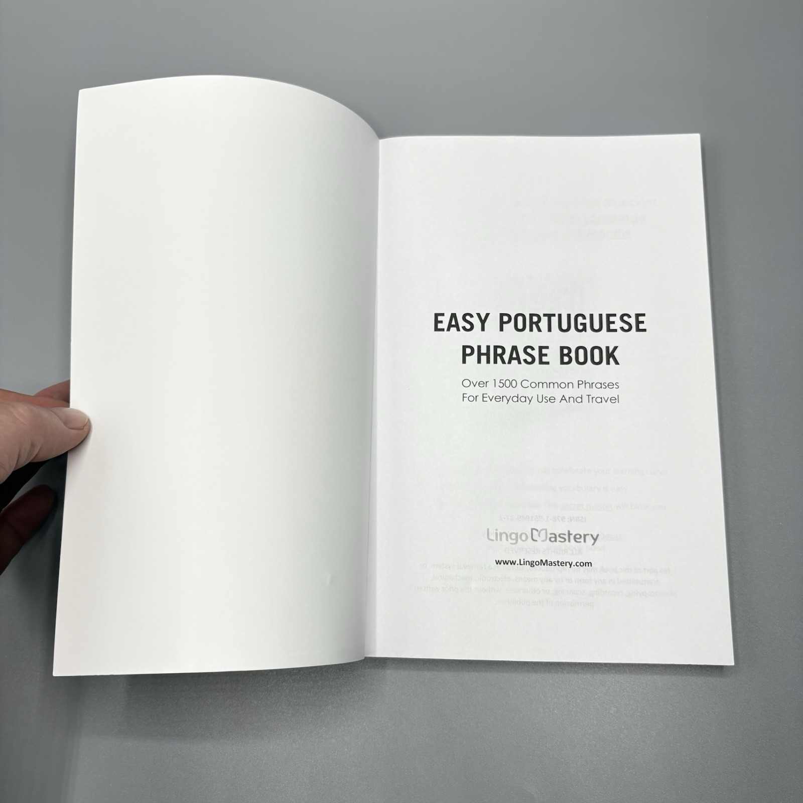 Easy Portuguese Phrase Book: Over 1500 Common Phrases Lingo Mastery PB Good