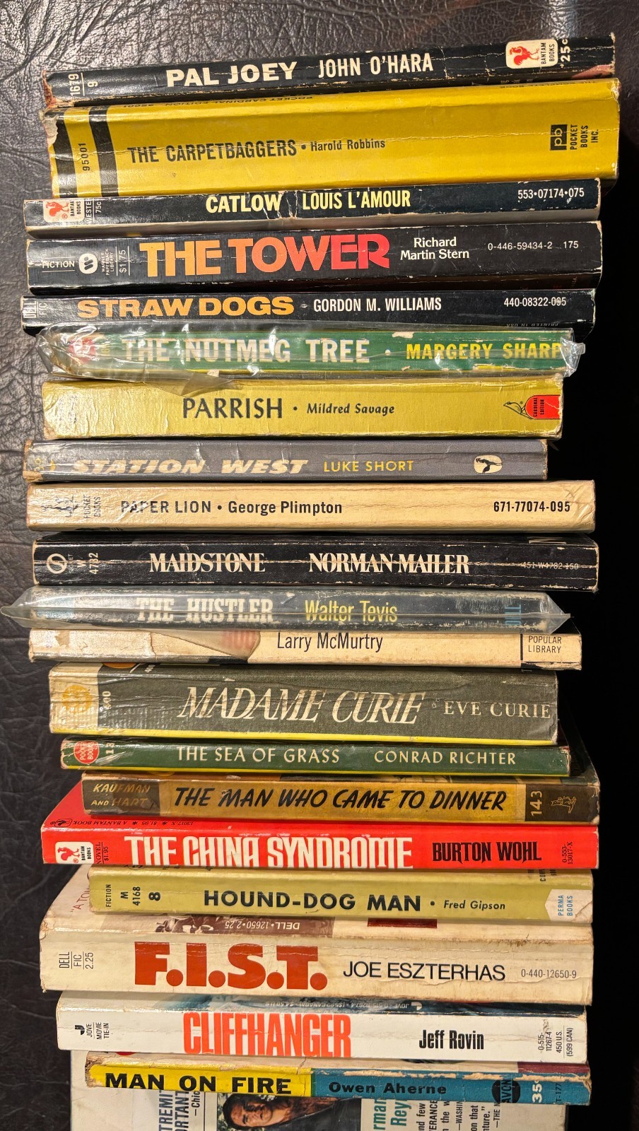 Lot 7 – 20 Movie tie-in paperbacks average VG 1940s-2000s see photos
