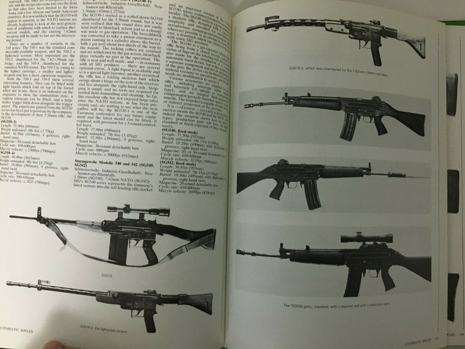 Military Small Arms of the 20th Century Illustrated 1900-1977 Hogg and Weeks