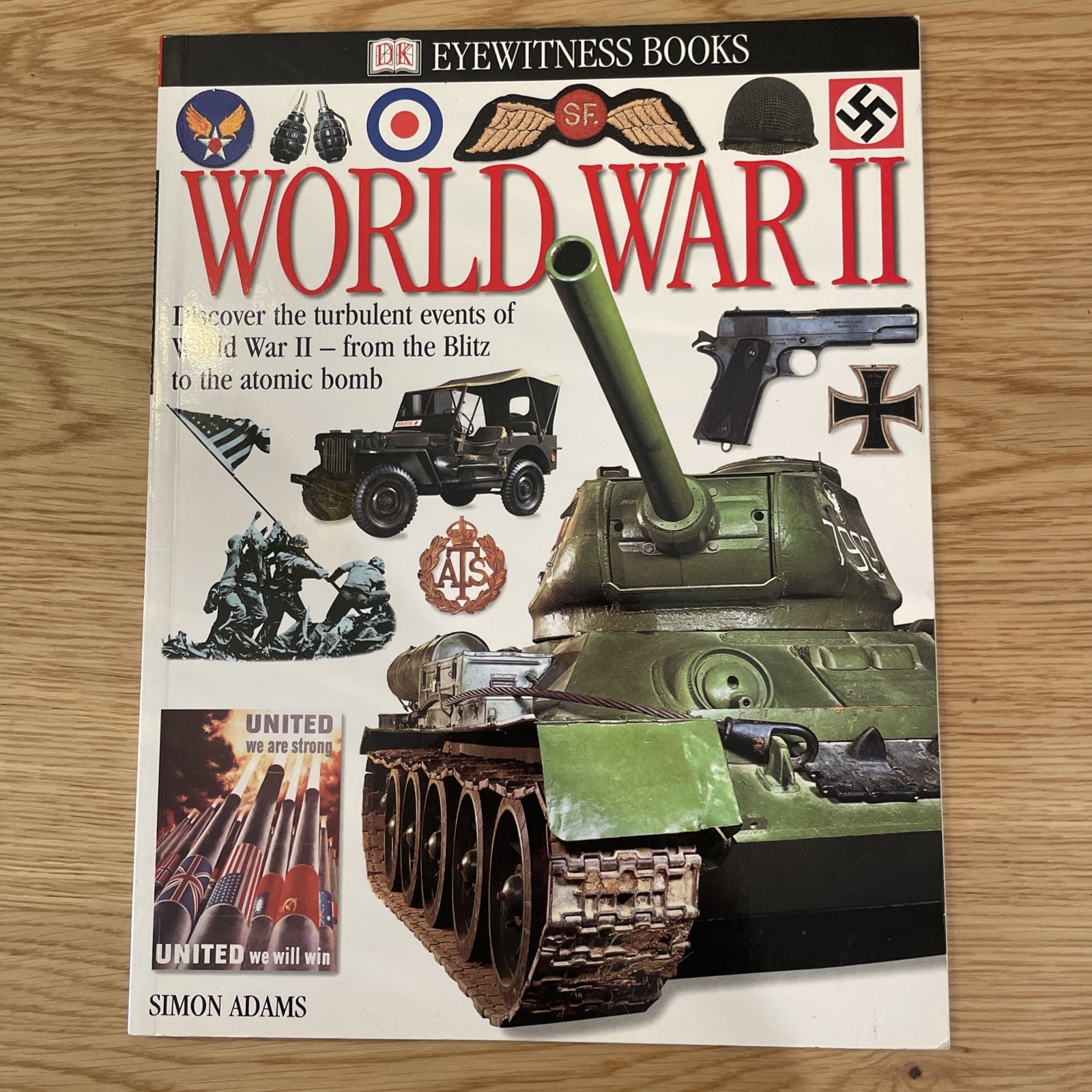 World War II (DK eyewitness books) – Paperback By Simon Adams – VERY GOOD