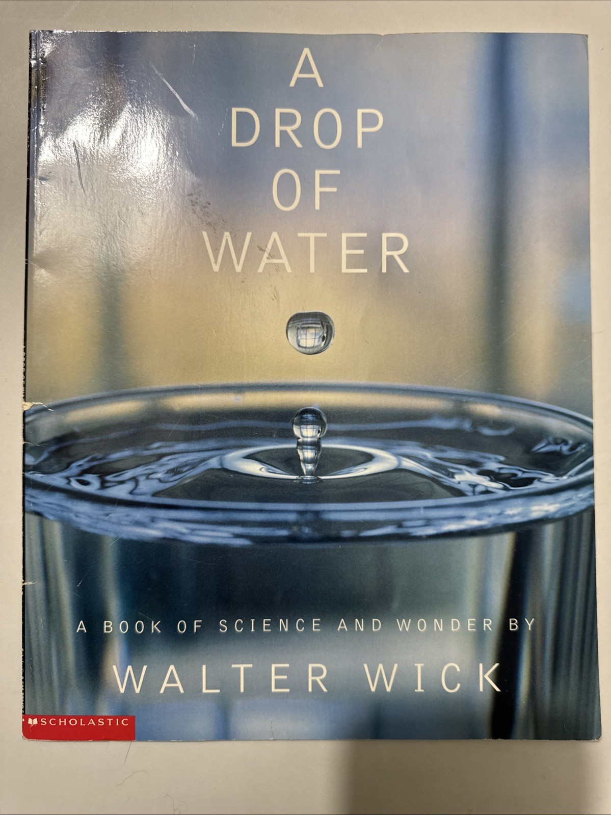 A Drop of Water: A Book of Science and Wonder by Walter Wick Paperback FREE SHIP