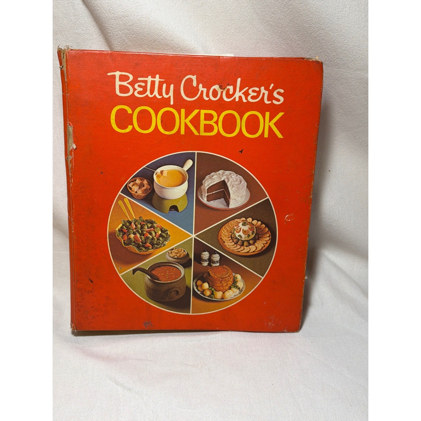 Vintage 1969 Betty Crocker’s Cookbook Retro Red Binder 5-Ring Golden Press 9800