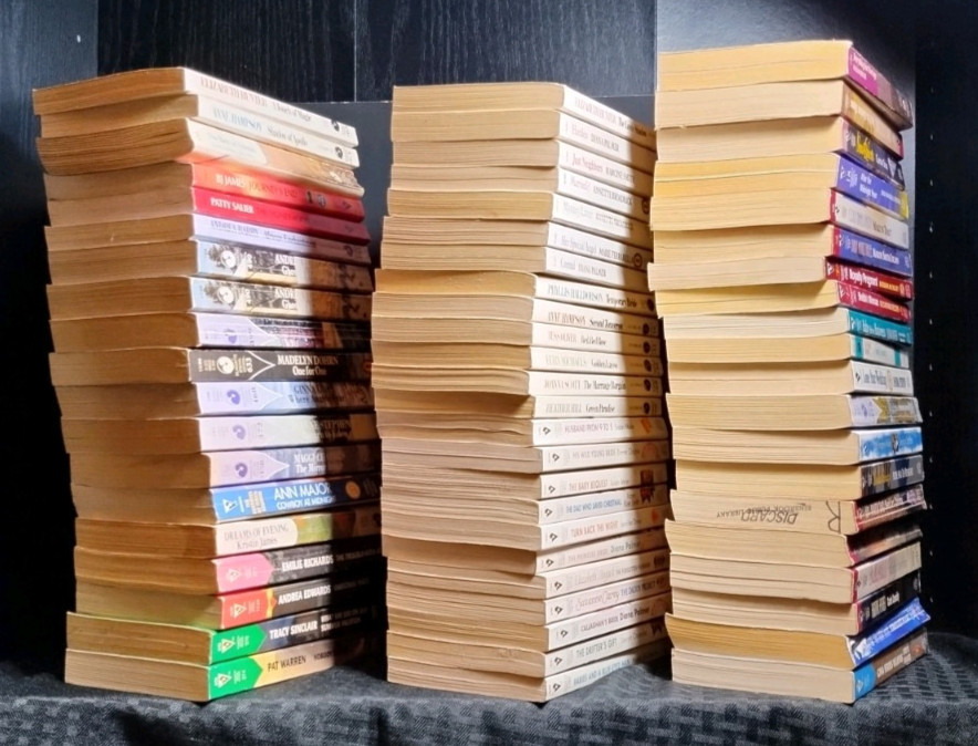 ROMANCE PAPERBACKS – BUILD YOUR OWN LOT Silhouette