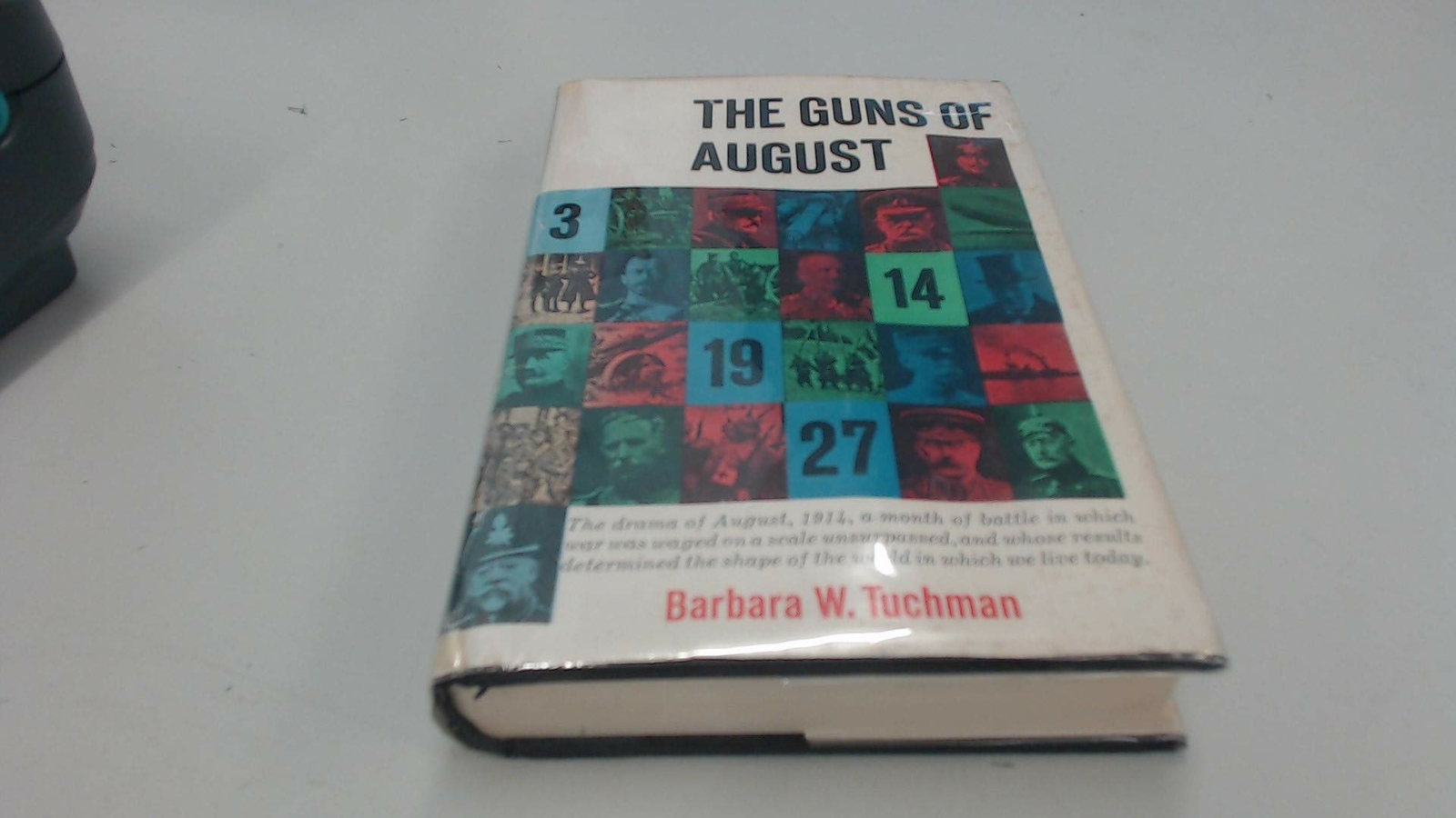 The GUNS OF AUGUST by Tuchman Barbara W.