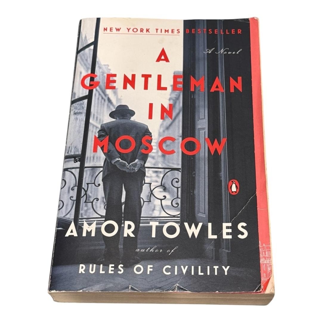A Gentleman in Moscow by Amor Towles Novel Fiction Trade Paperback Book Penguin