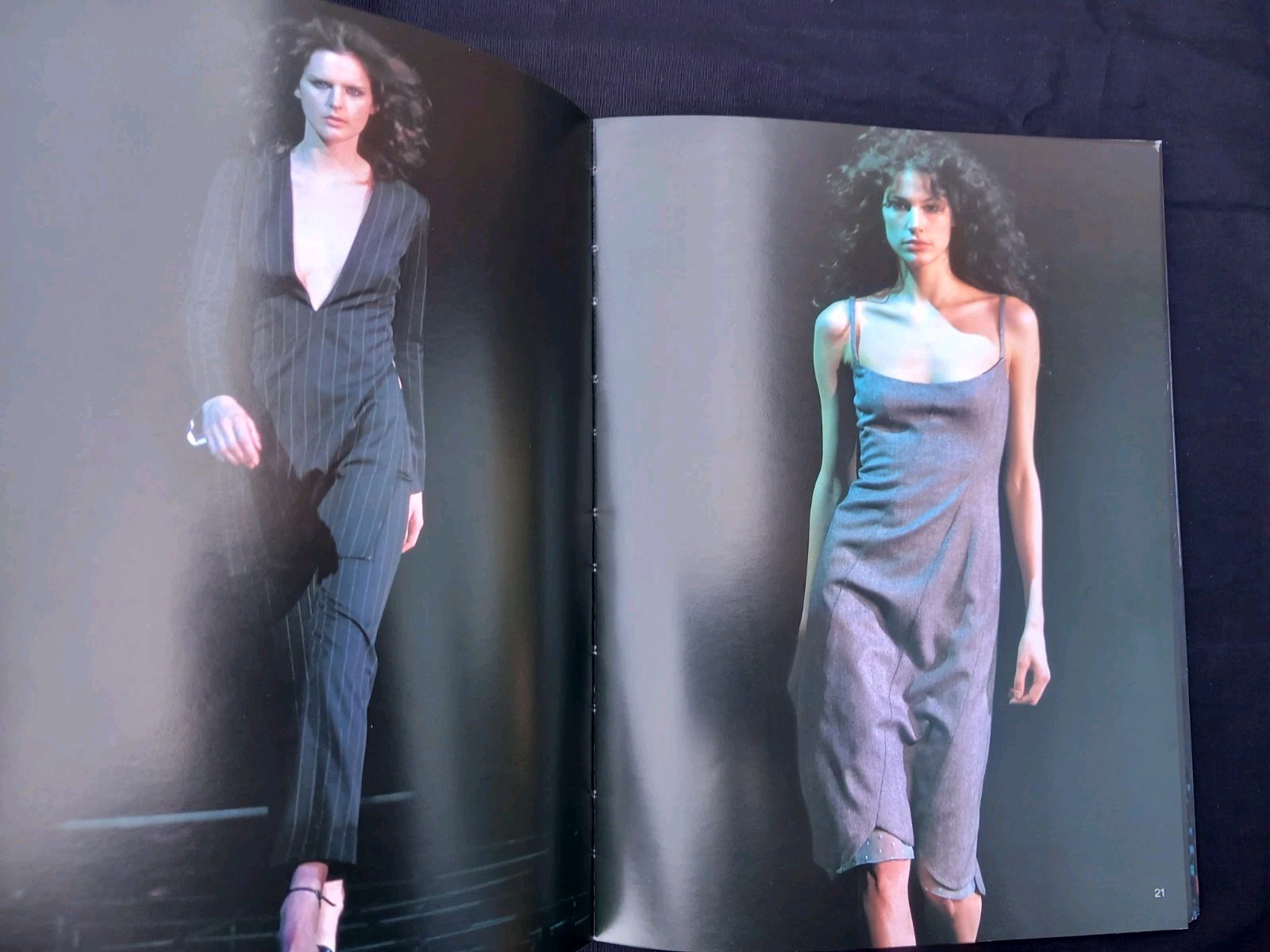 VERSACE Versus Womens Runway Collection – Fall/Winter 1999/2000 – small format