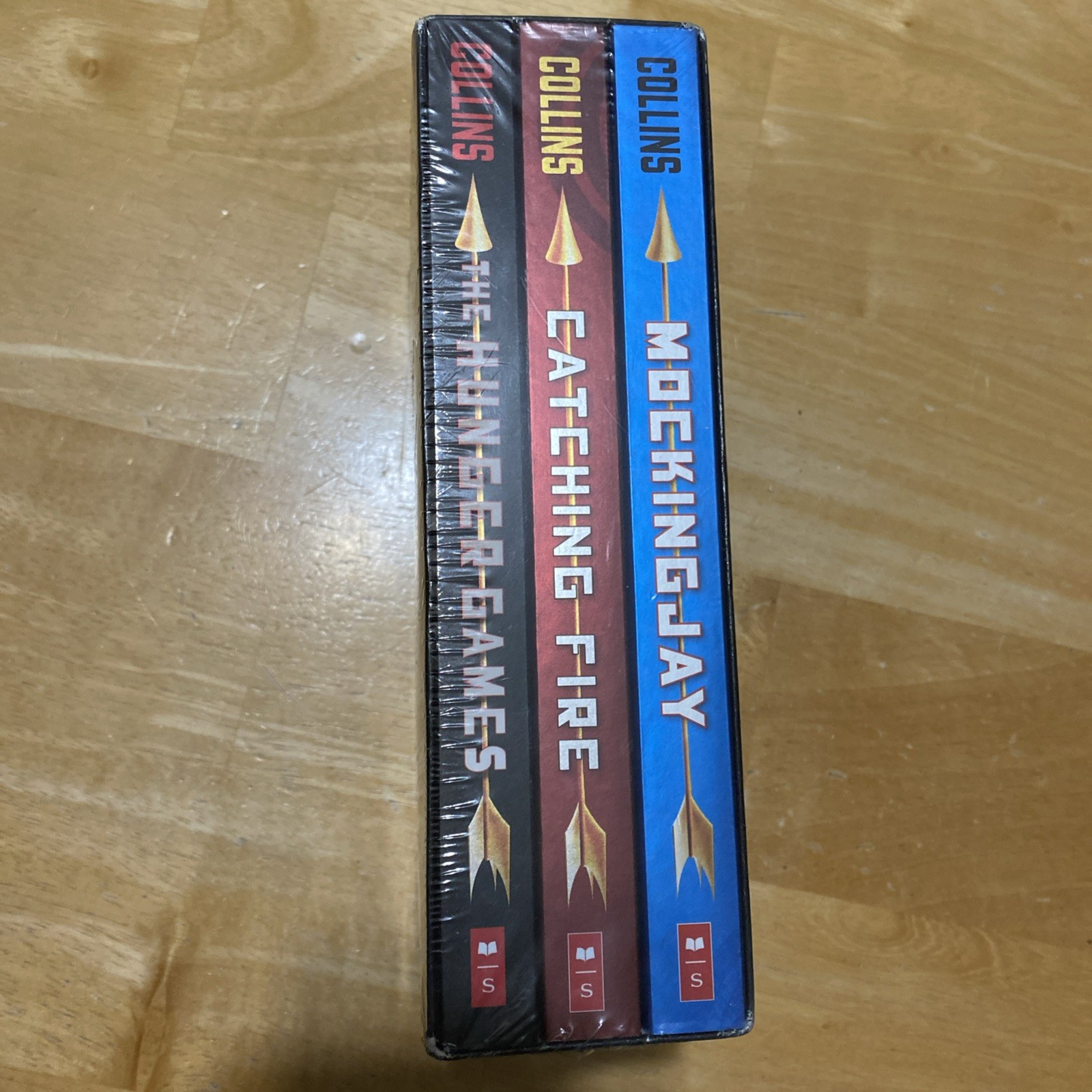 Hunger Games Trilogy – Suzanne Collins – Paperback. Box set.