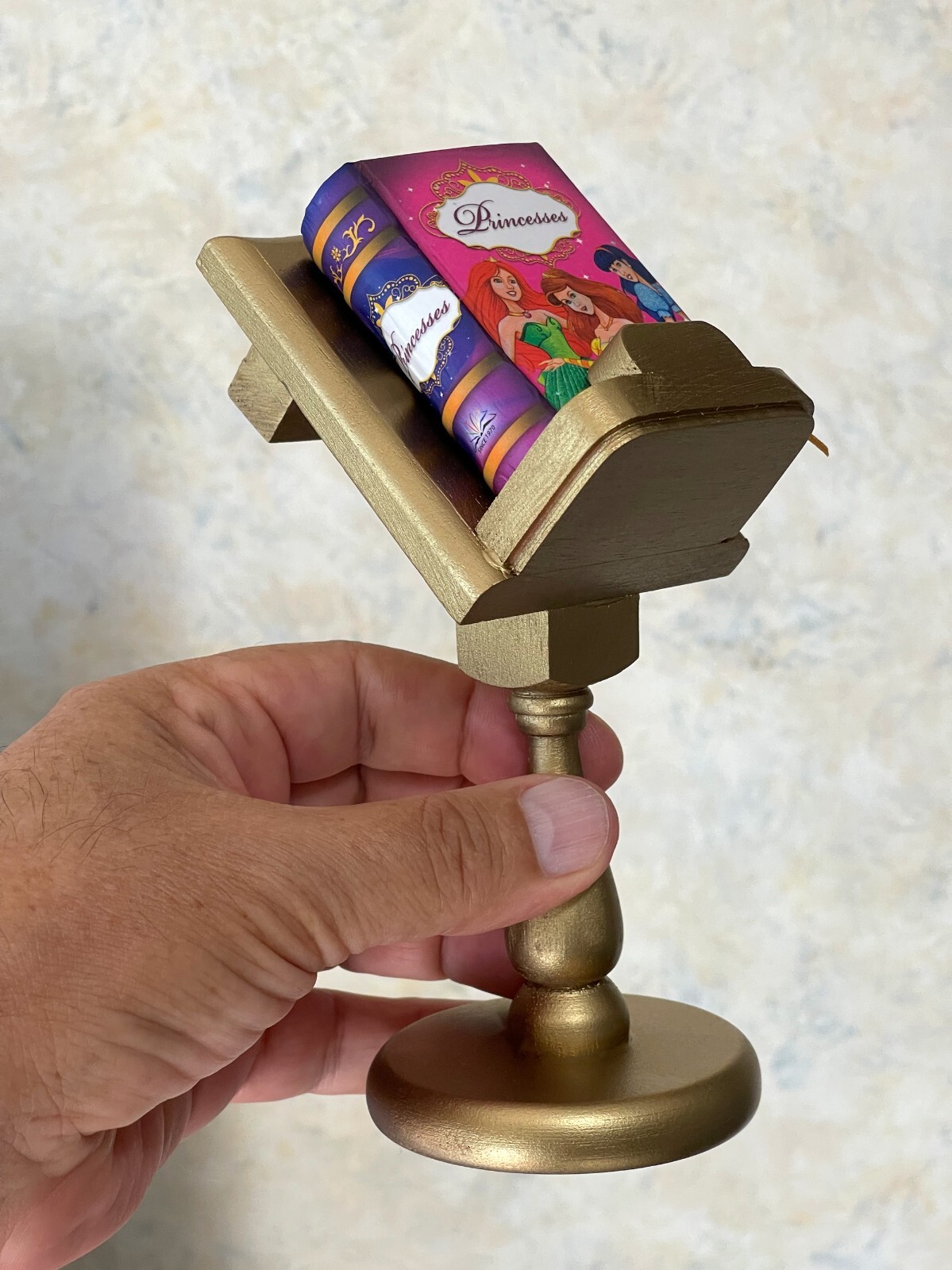 Princesses miniature book readable 440 pages hardcover full color w/golden stand