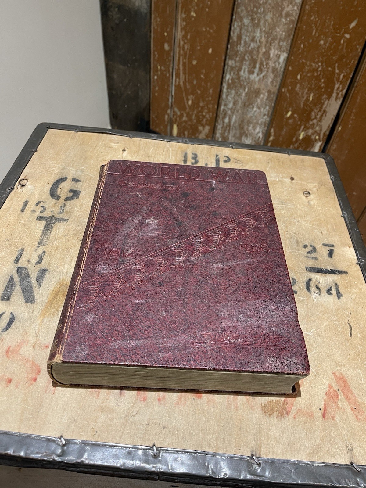 World War 1914-1918 A Pictured History Pages 1-792 Volume One Hardback Book