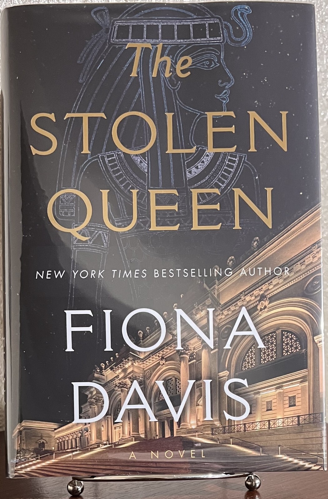 SIGNED ~ THE STOLEN QUEEN : A Novel by Fiona Davis (2025, Hardcover) 1st/1st
