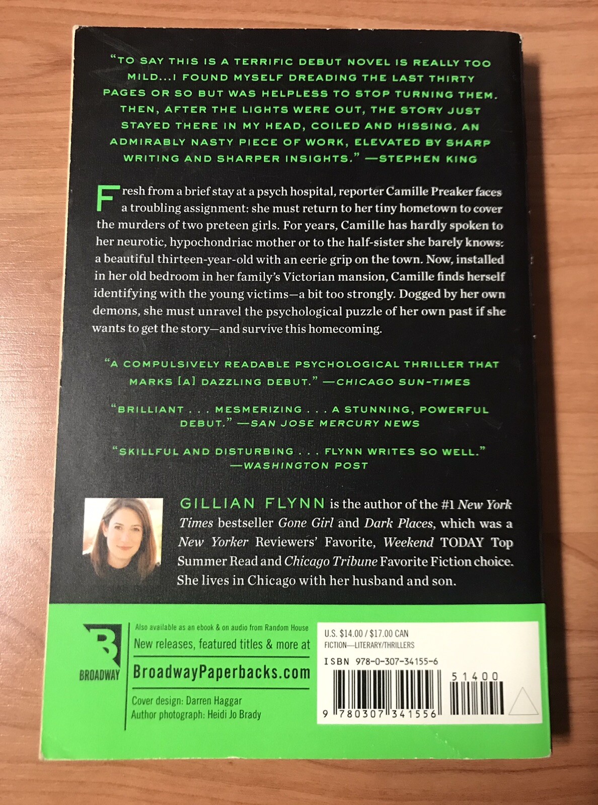 Sharp Objects : A Novel by Gillian Flynn (Paperback)