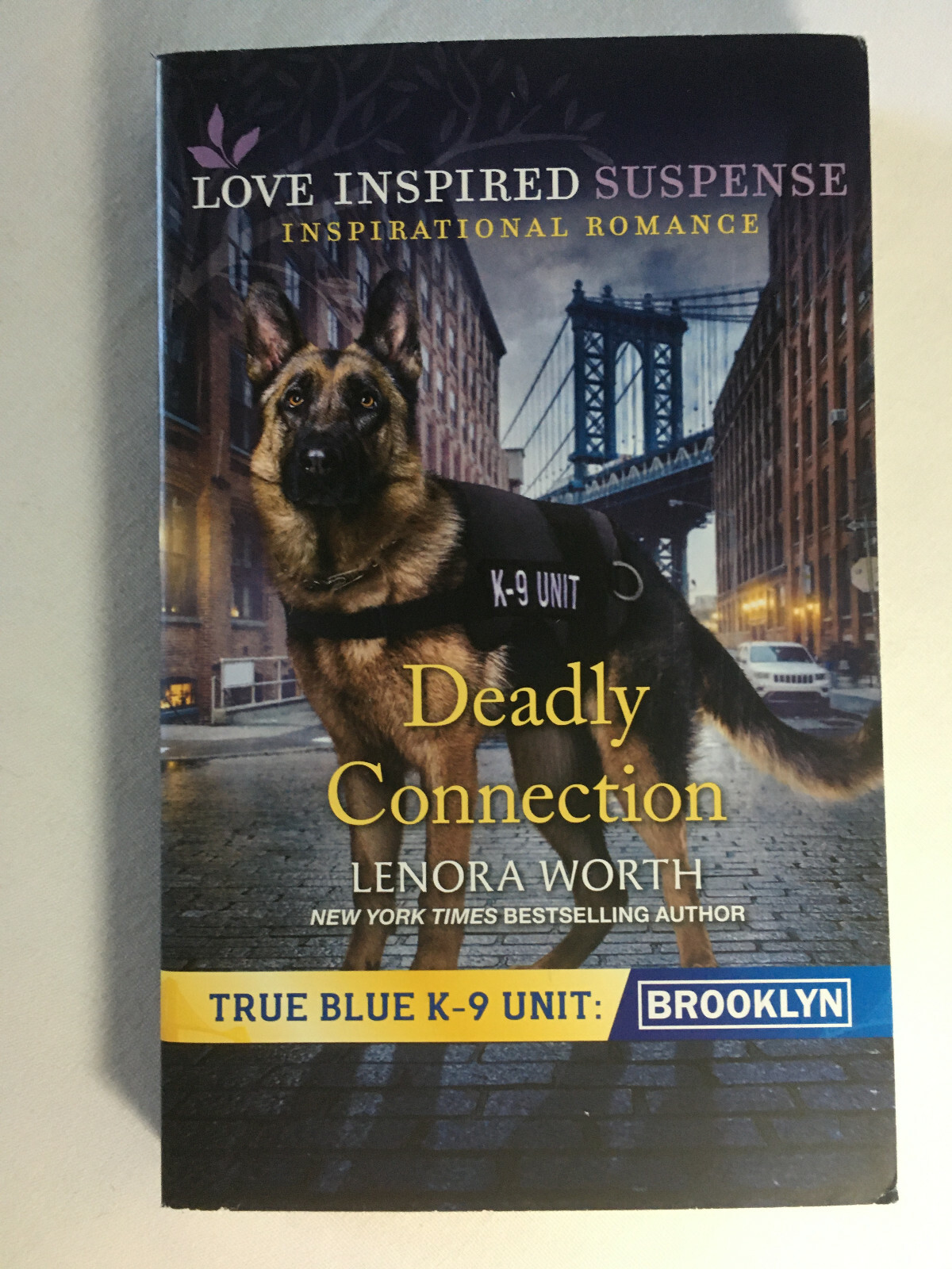 Deadly Connection (True Blue K-9 Unit: Brooklyn) by Lenora Worth (2020, PB)