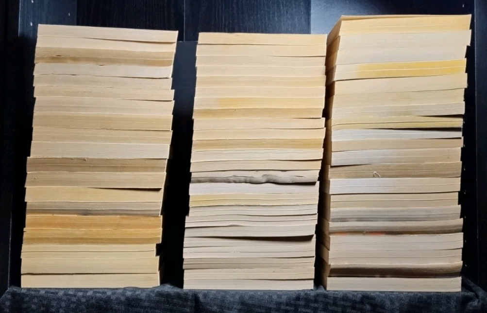 ROMANCE PAPERBACKS – BUILD YOUR OWN LOT Silhouette