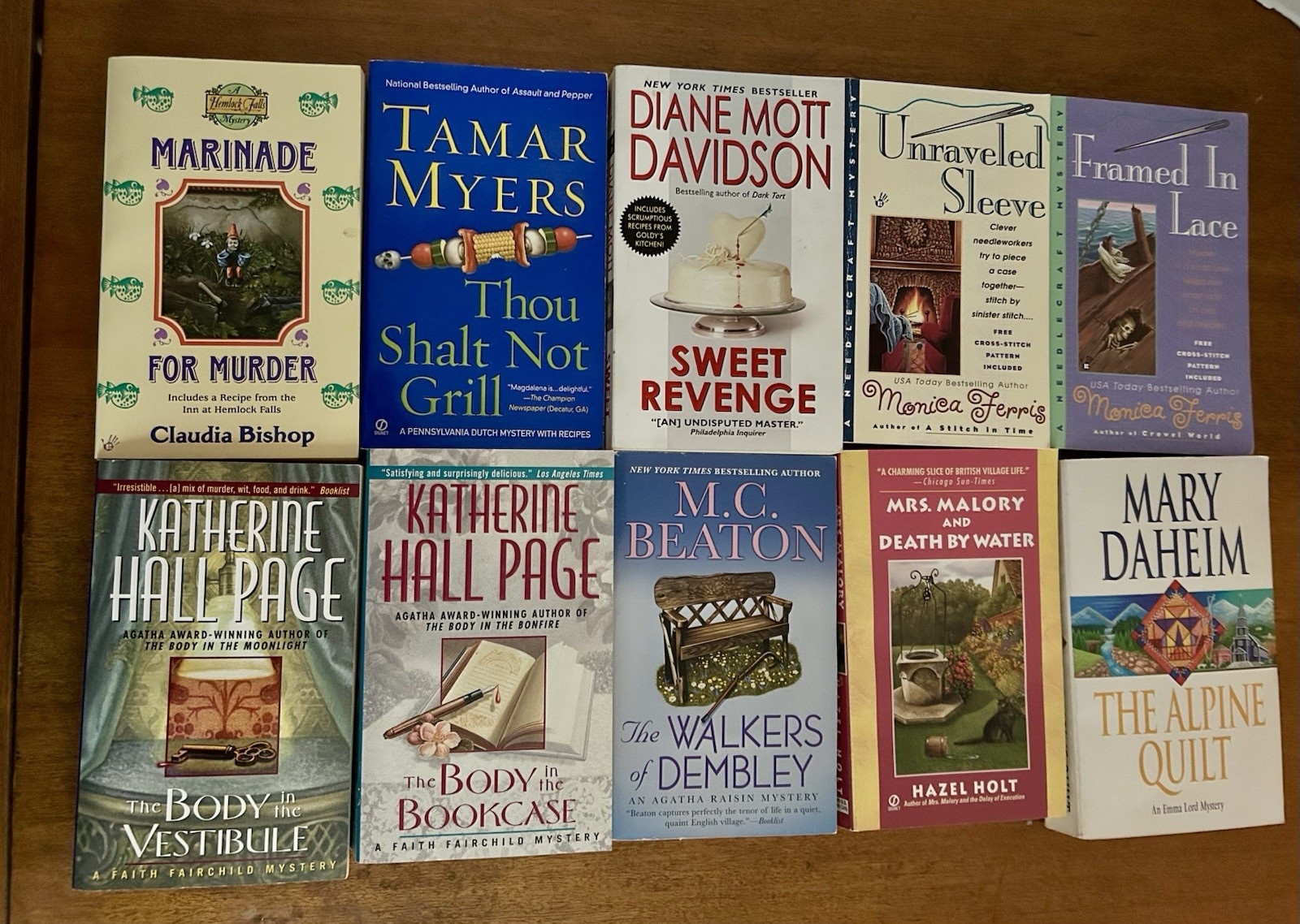 RANDOM LOT of 10 COZY MYSTERY MYSTERIES Paperbacks Women Sleuths Women Authors