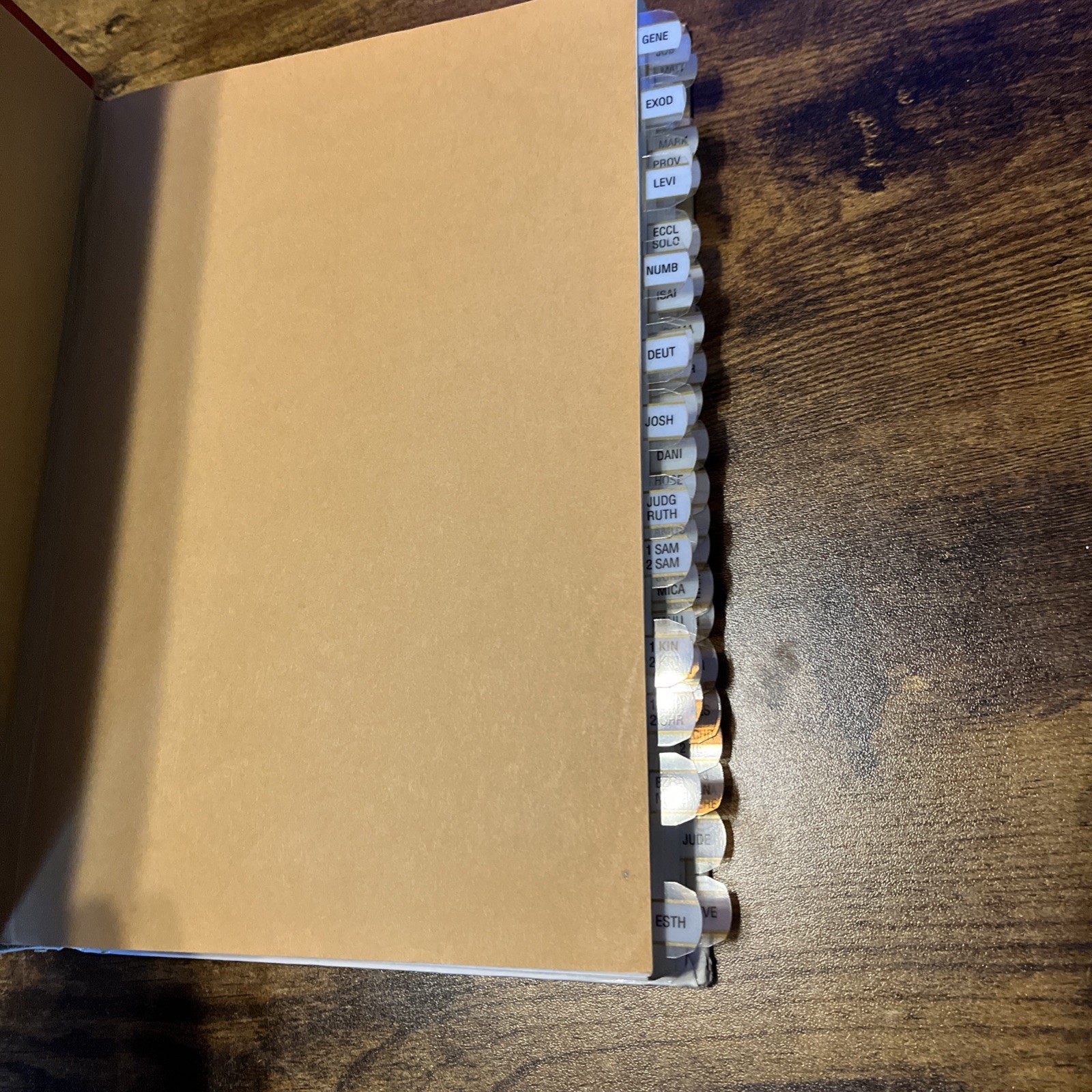 Tyndale Concise Bible Commentary by Robert B Hughes: Used