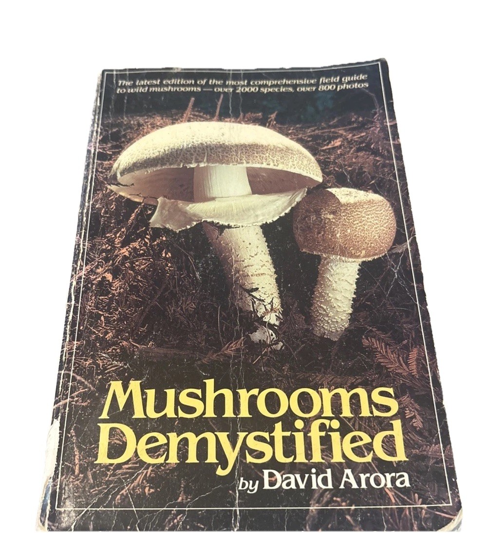 Mushrooms Demystified PB Heavy Wear/Stitched Binding Fair/Few Text Marks