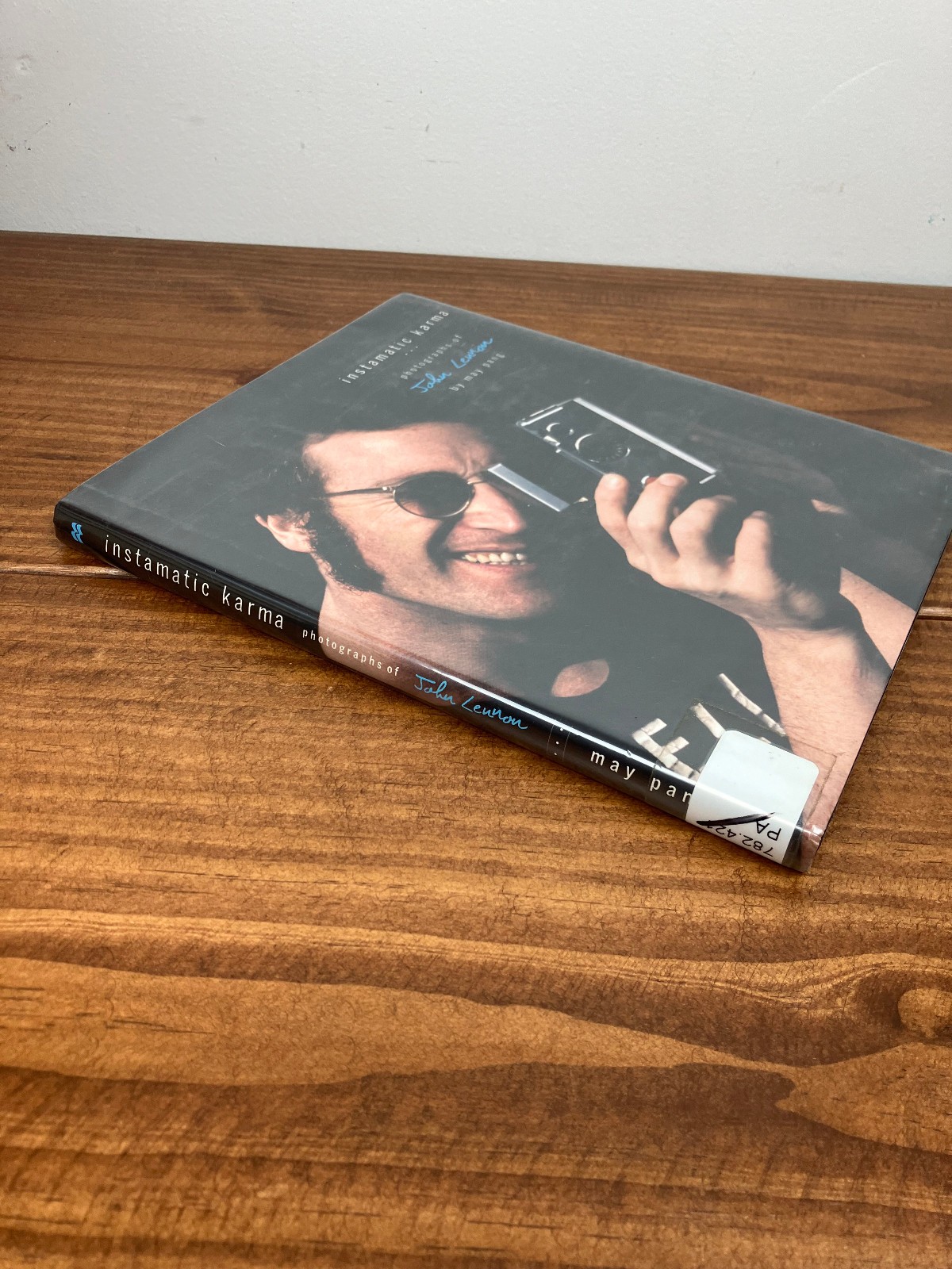 Instamatic Karma : Photographs of John Lennon by May Pang – The Beatles