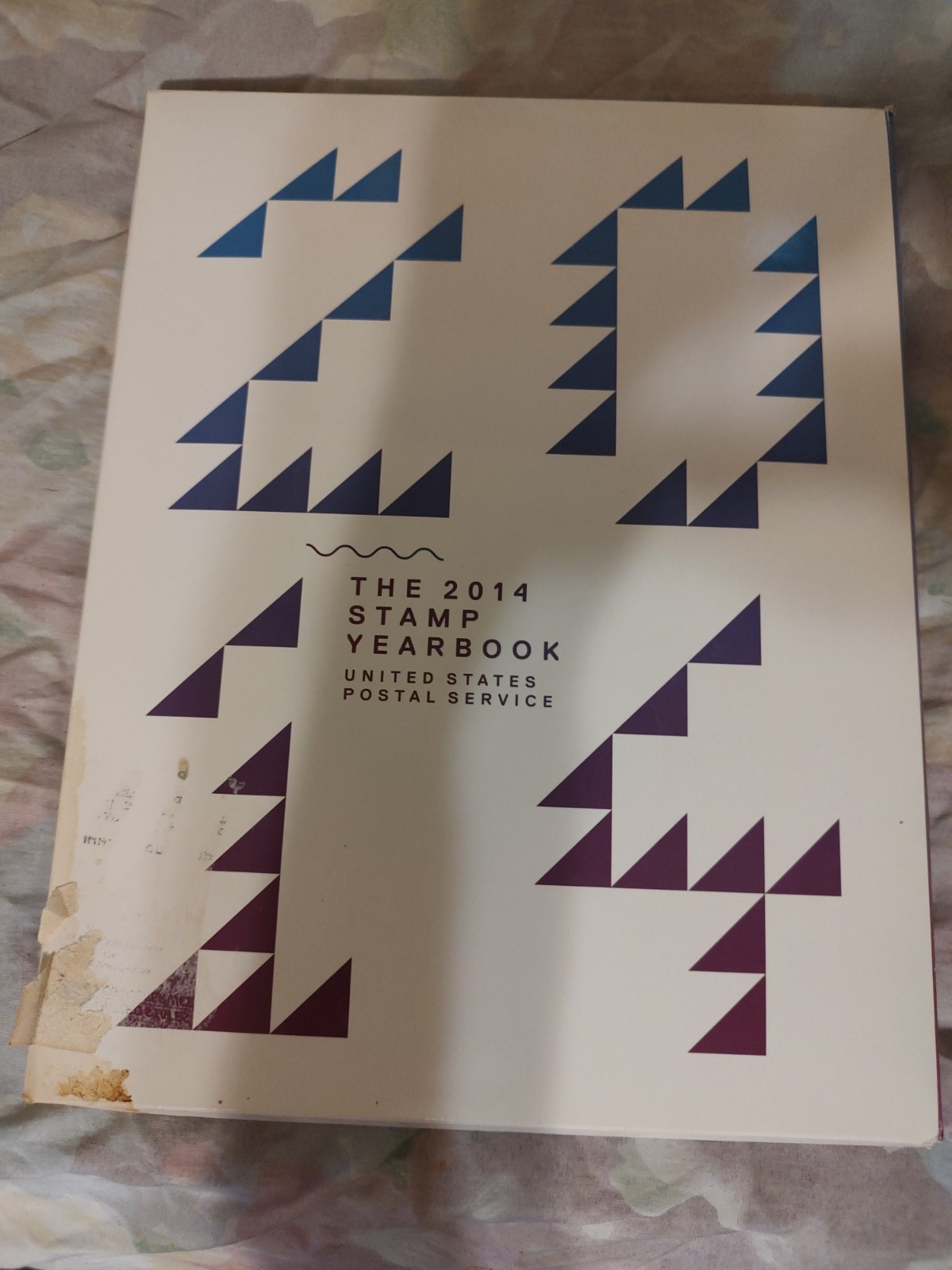 2014 USPS COMMEMORATIVE STAMP YEARBOOK WITH STAMP PACKET