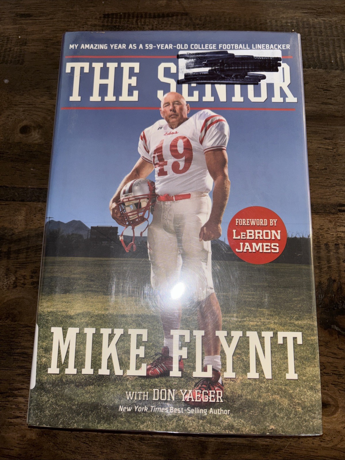 Senior : My Amazing Year as a 59-Year-Old College Football Linebacker by Mike…