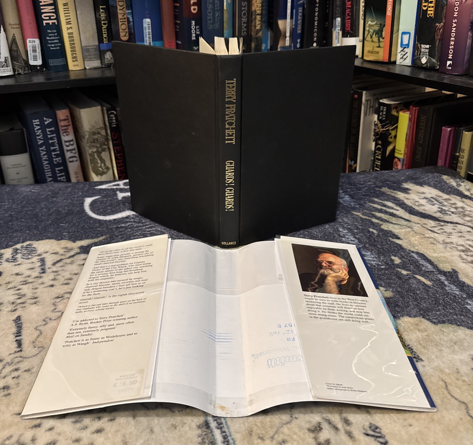 Guards! Guards! by Terry Pratchett (1997, Hardcover) Gollancz Reprint, VG, HCDJ