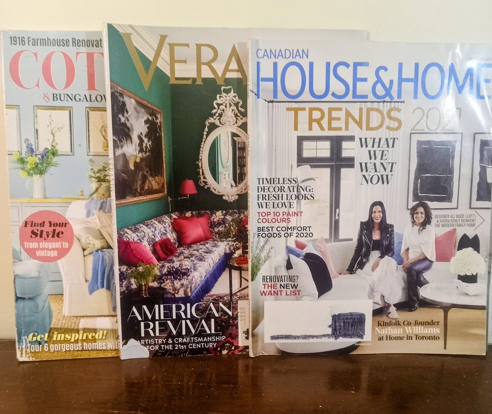 Canadian House & Home Veranda Cottages & Bungalows Magazines Lot 2021-20-17 Dec…
