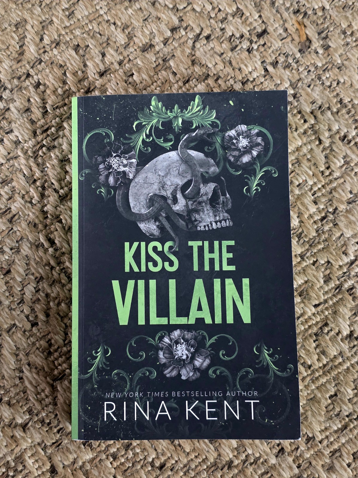 Rina Kent Kiss the Villain: Dark MM College Romance – Paperback