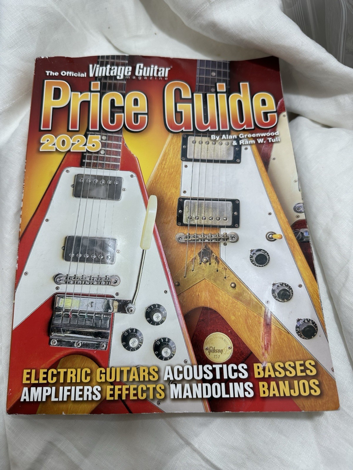 The Official Vintage Guitar Magazine – Paperback, by Greenwood Alan; Tuli