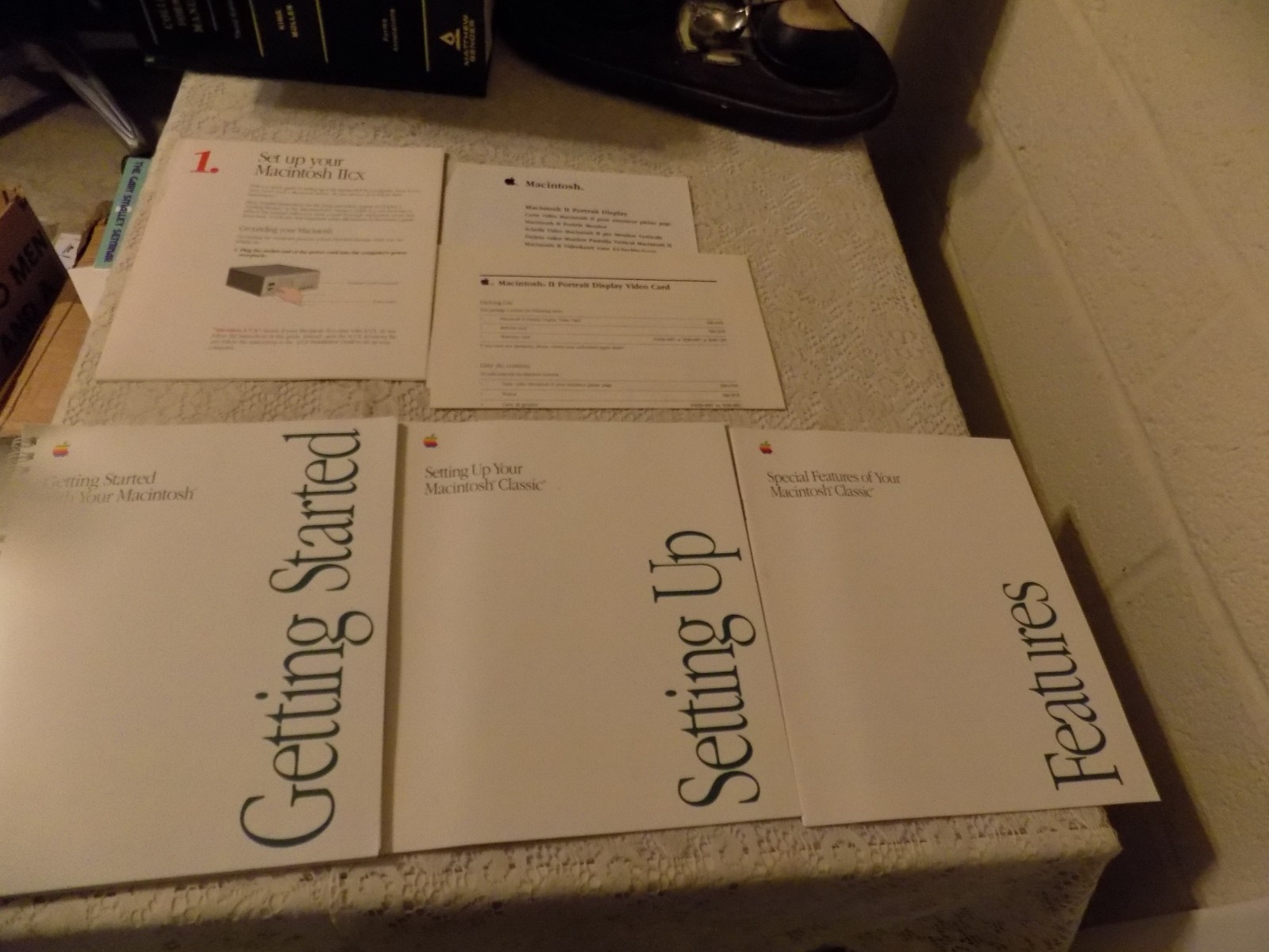 Vintage Apple Getting Started With Your Macintosh Users Manuals, 1990 NICE