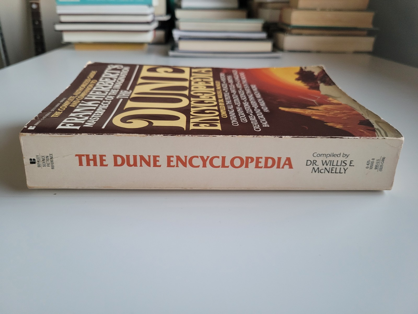 1984 DUNE ENCYCLOPEDIA FRANK HERBERT DR. WILLIS MCNELLY BERKLEY TRADE PAPERBACK