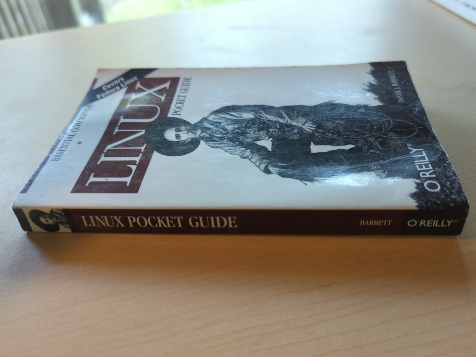 Pocket Guide: Essential Commands Ser.: Linux Pocket Guide by Daniel J. Barrett