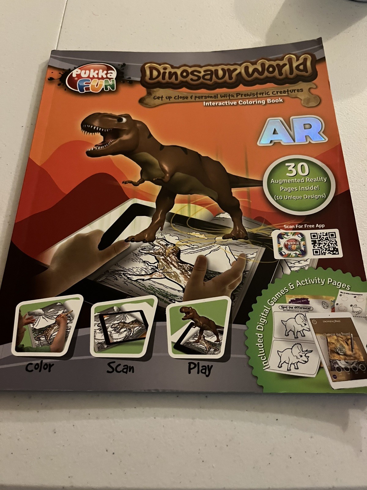 Dinosaur World Pukka 8421-FUN Coloring Book (E)