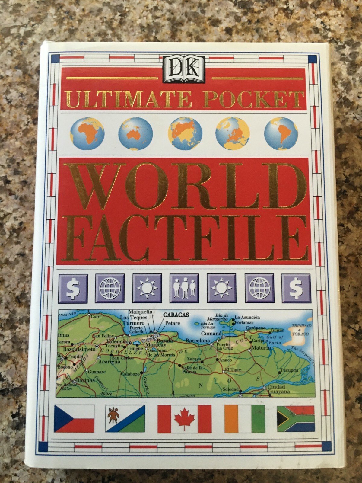 Ultimate Pocket World Fact File by Deni Bown and Dorling Kindersley Publishing S