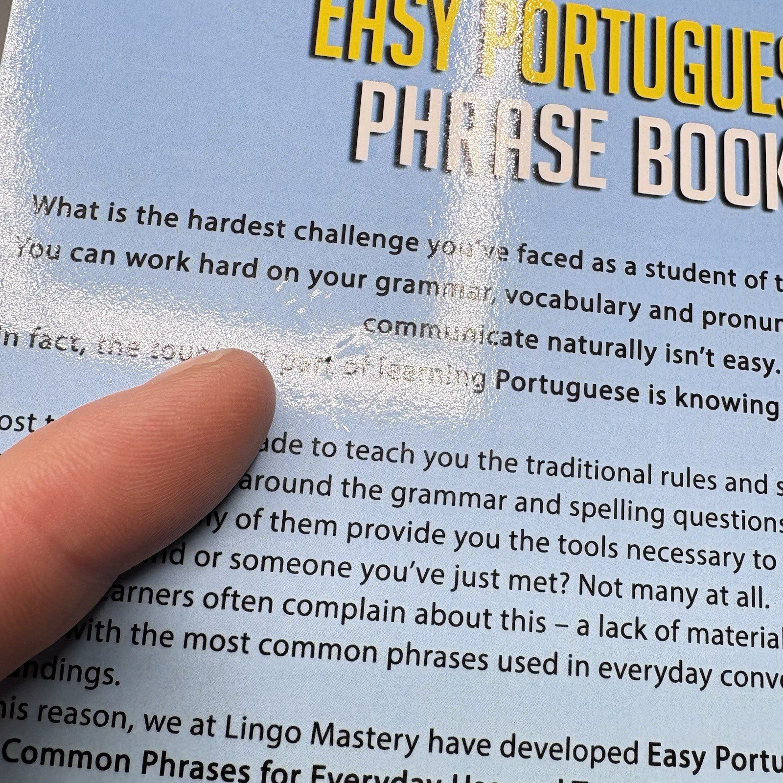 Easy Portuguese Phrase Book: Over 1500 Common Phrases Lingo Mastery PB Good