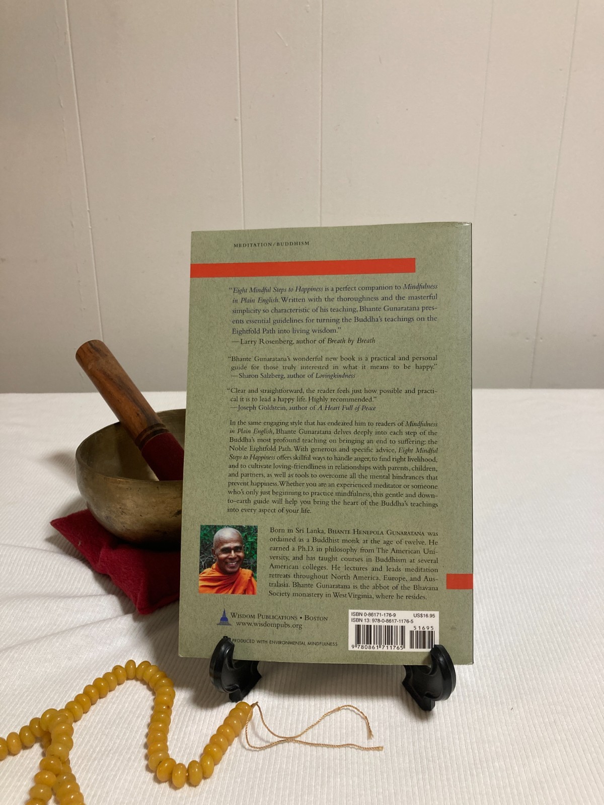 Eight Mindful Steps to Happiness. Bhante Henepola Gunaratana (PB, 2001, VG+)
