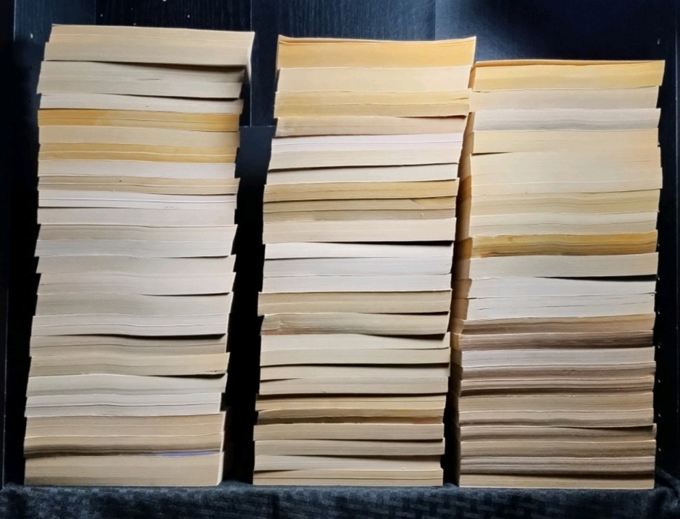 ROMANCE PAPERBACKS – BUILD YOUR OWN LOT Silhouette