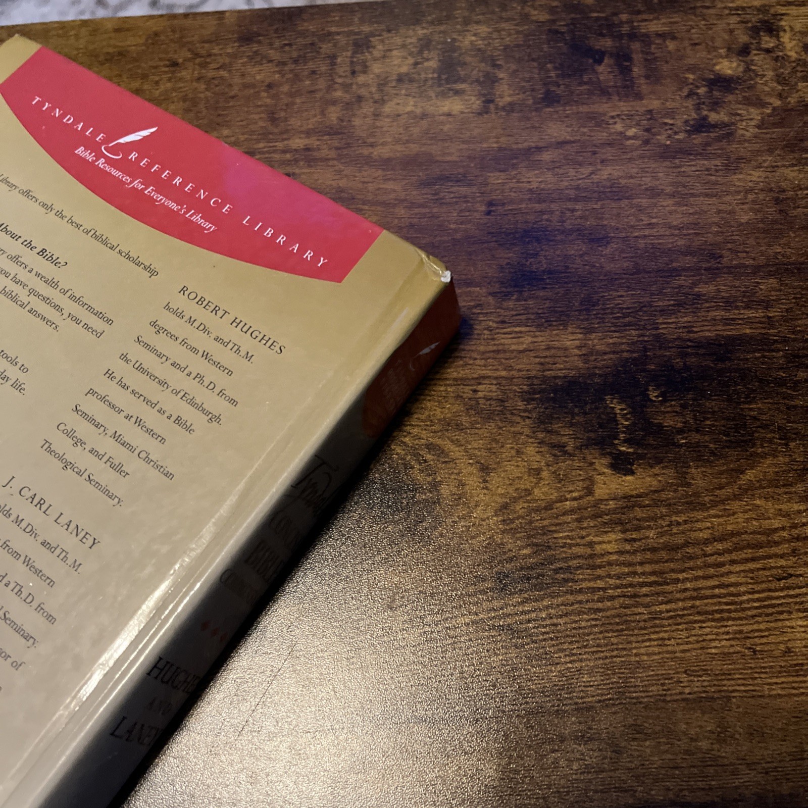 Tyndale Concise Bible Commentary by Robert B Hughes: Used