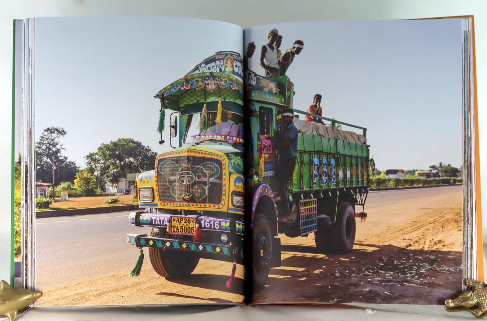 Dan Eckstein 1st Ed 2014 Horn Please The Decorated Trucks of India Hardcover