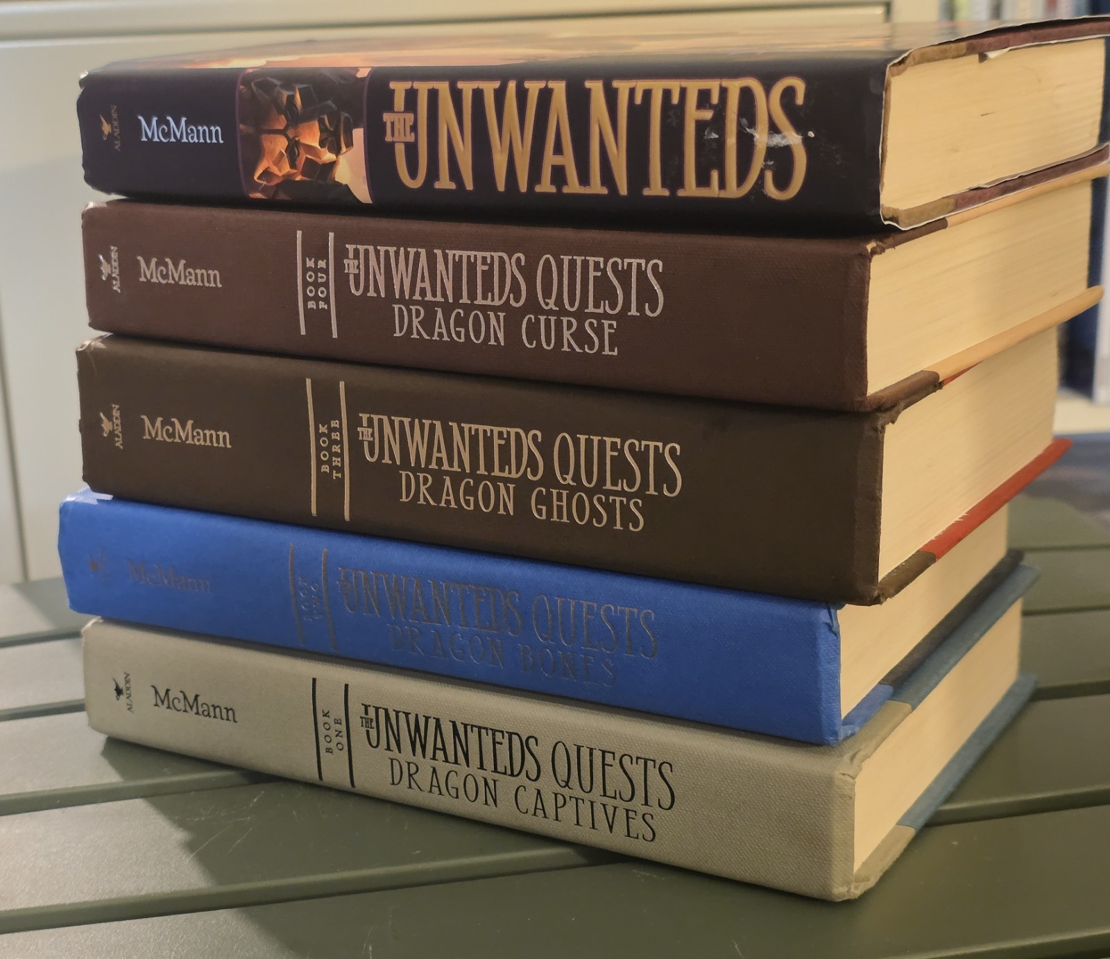Lot of 5 Lisa McMann Books, The Unwanteds Book 1, The Unwanteds Quests Books 1-4