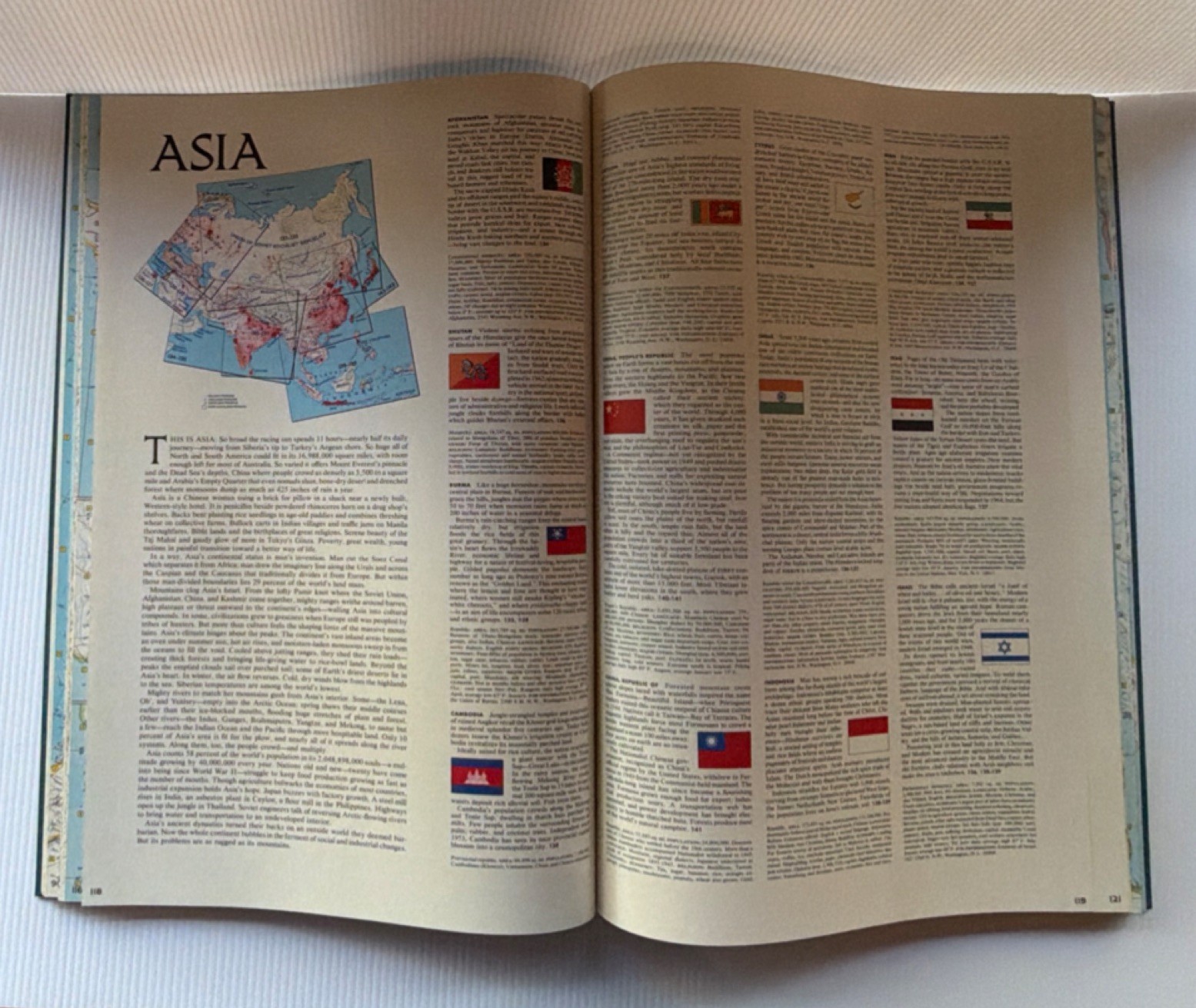 National Geographic Atlas of the World Revised Third Edition 1970 Hardcover Sli…