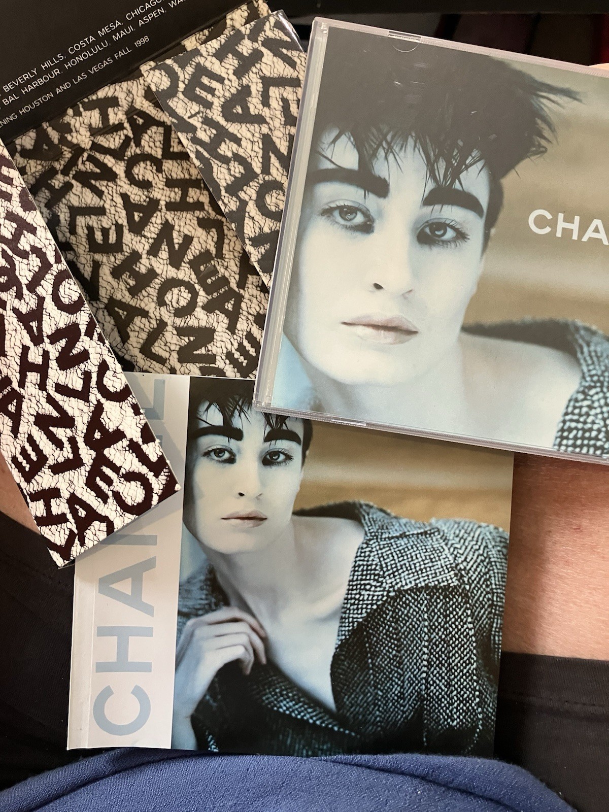 Chanel Collection Automne Hiver 1998-1999 Chanel Boutique Catalog