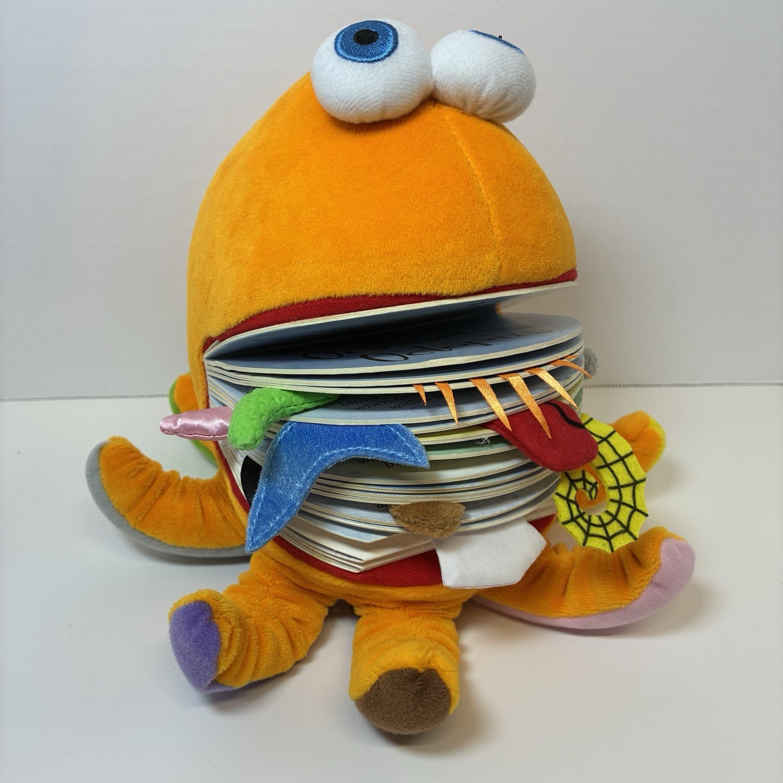 Simon and Schuster OCTOBER the OCTOPUS- Matthew Van Fleet Huggable Concept Book