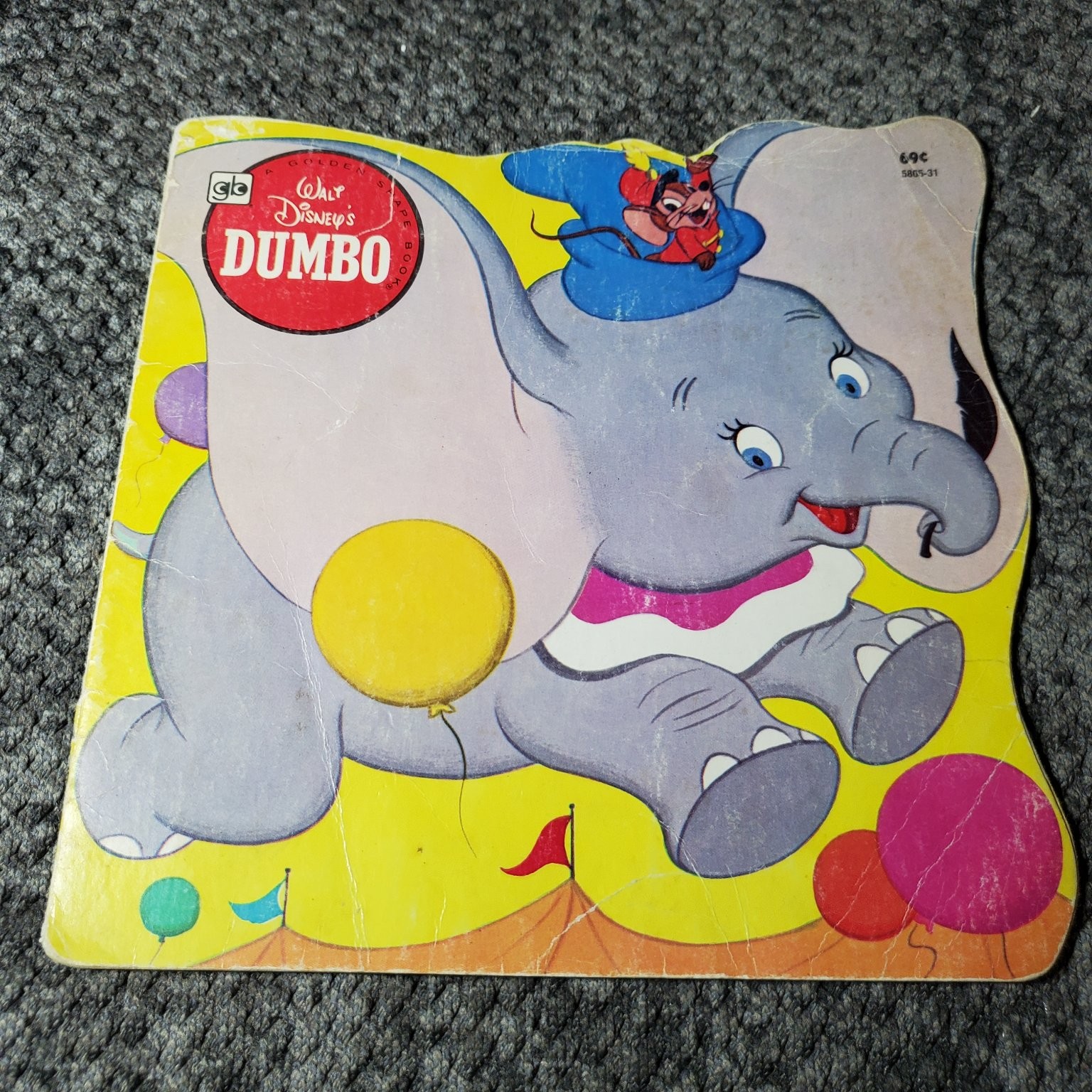 Walt Disney’s DUMBO Helen Aberson 1981 Golden Shape Book Golden Press