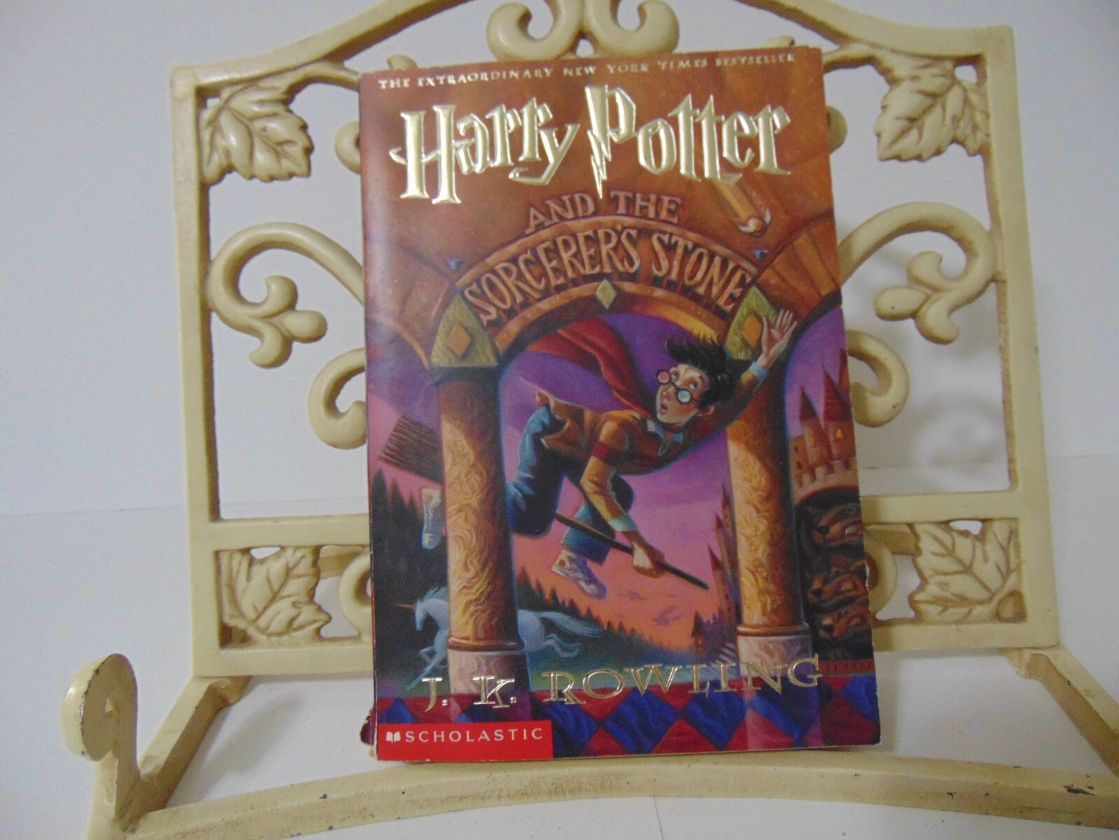 Harry Potter and the Sorcerers Stone – Paperback By Rowling, JK – GOOD