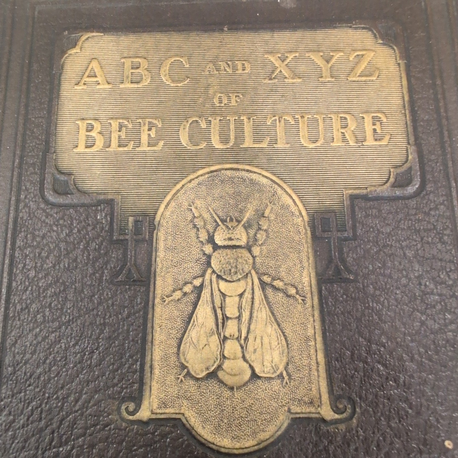 ABC and XYZ of Bee Culture A.I. Root 1947 Edition Hardcover Beekeeping Book