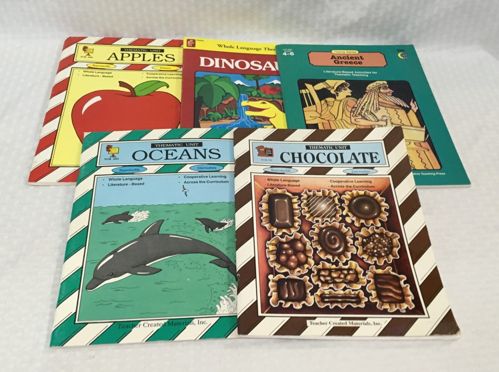 LOT OF 5 TEACHER RESOURCE BOOKS / THEMATIC UNITS / APPLES / DINOSAURS / MORE